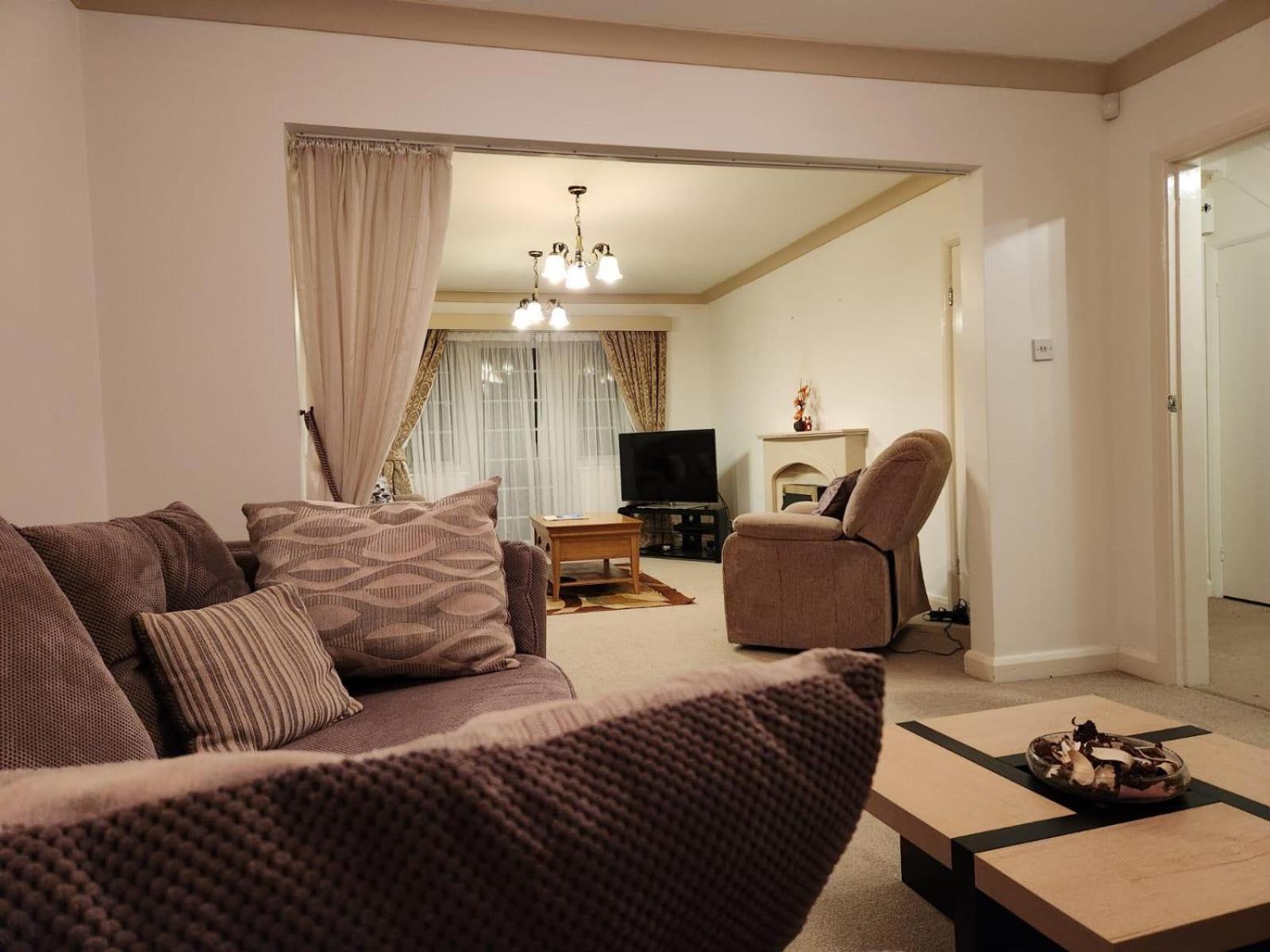 D Elmdon Homestay Shared 4 Bedrooms Birmingham Extérieur photo