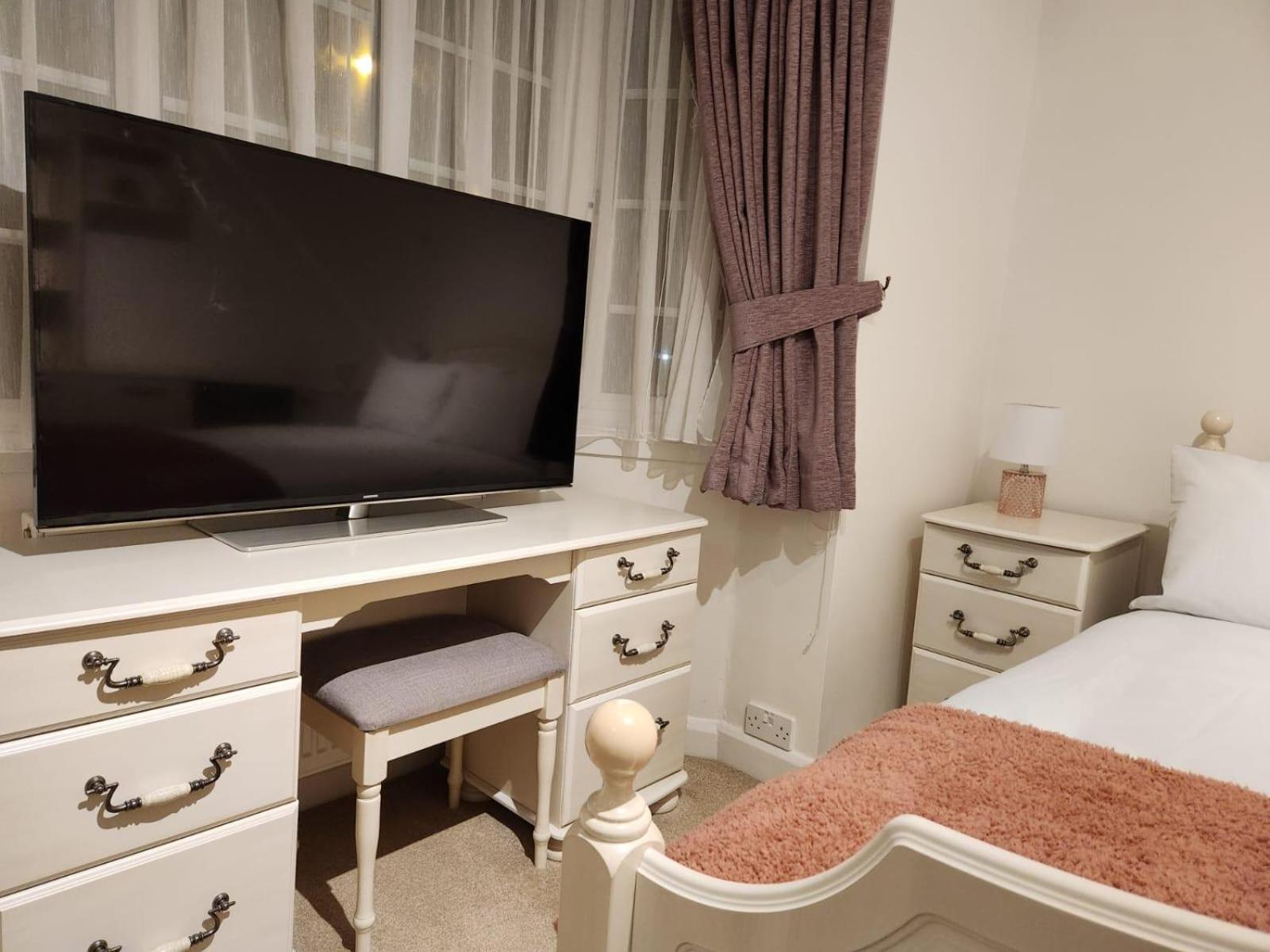D Elmdon Homestay Shared 4 Bedrooms Birmingham Extérieur photo