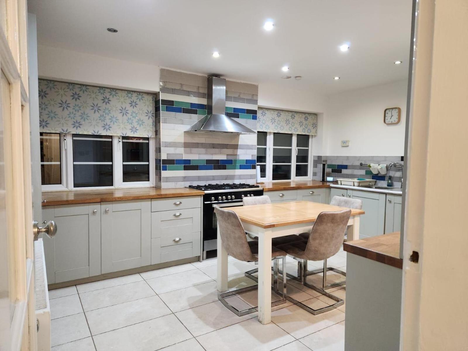 D Elmdon Homestay Shared 4 Bedrooms Birmingham Extérieur photo