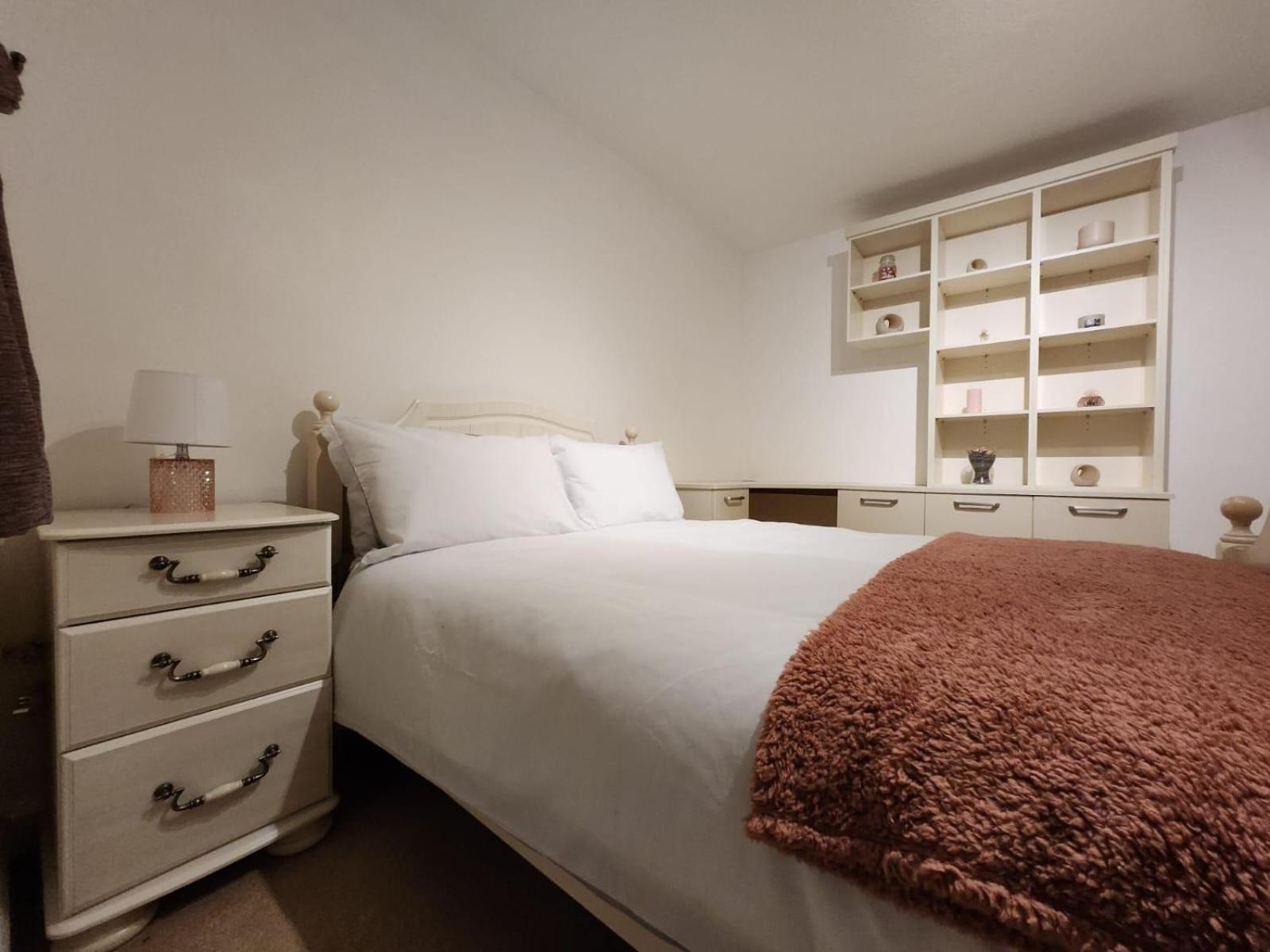 D Elmdon Homestay Shared 4 Bedrooms Birmingham Extérieur photo