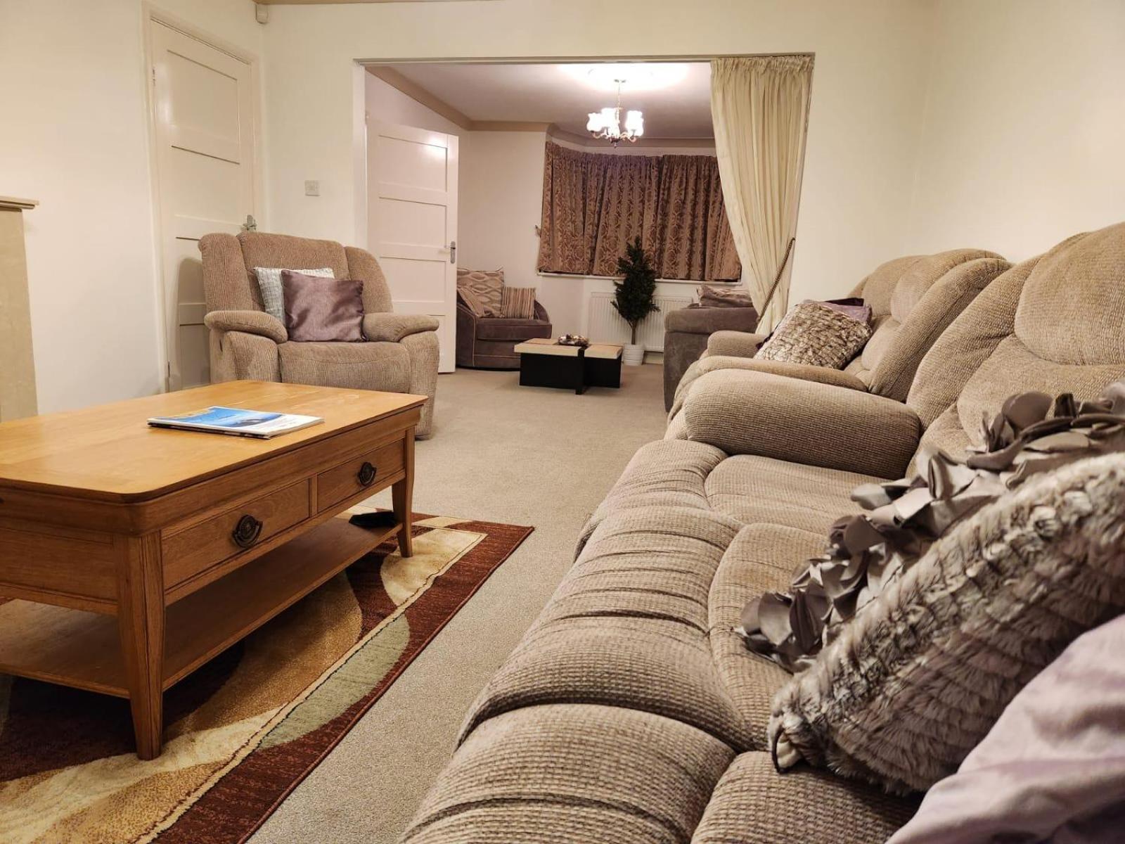 D Elmdon Homestay Shared 4 Bedrooms Birmingham Extérieur photo