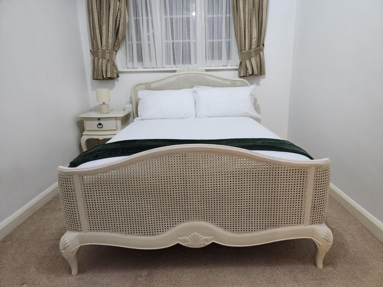D Elmdon Homestay Shared 4 Bedrooms Birmingham Extérieur photo