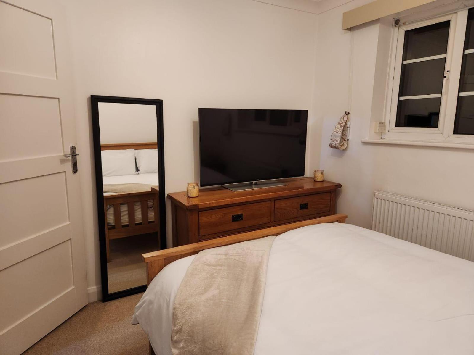 D Elmdon Homestay Shared 4 Bedrooms Birmingham Extérieur photo