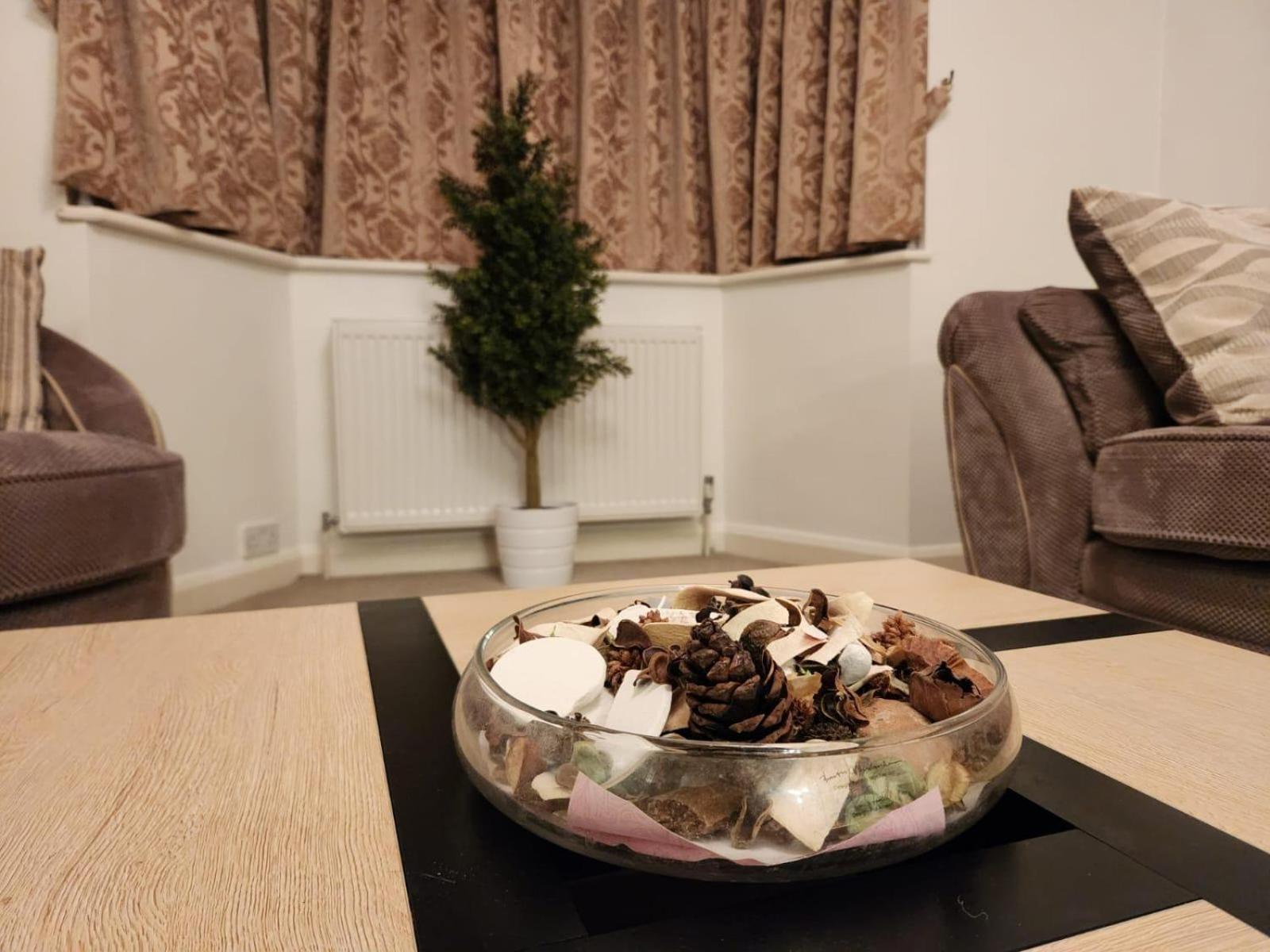 D Elmdon Homestay Shared 4 Bedrooms Birmingham Extérieur photo
