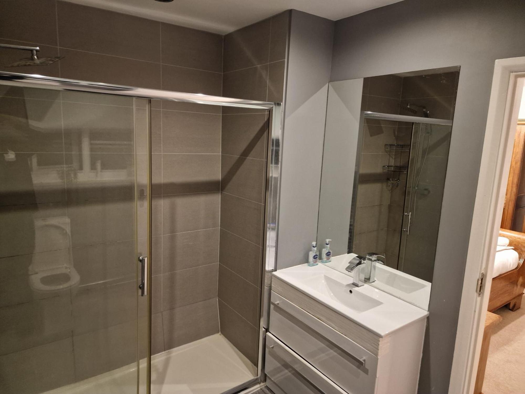 D Elmdon Homestay Shared 4 Bedrooms Birmingham Extérieur photo